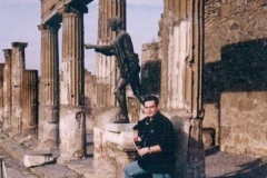 Uno de sus muchos viajes a Pompeya (Italia)